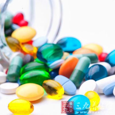 用牛奶帶水送藥會明顯地影響到人體對藥物的吸收