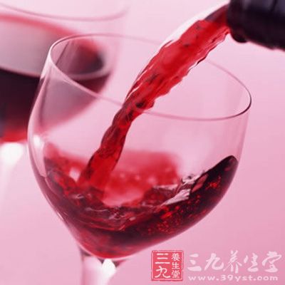 豪爽地牛飲