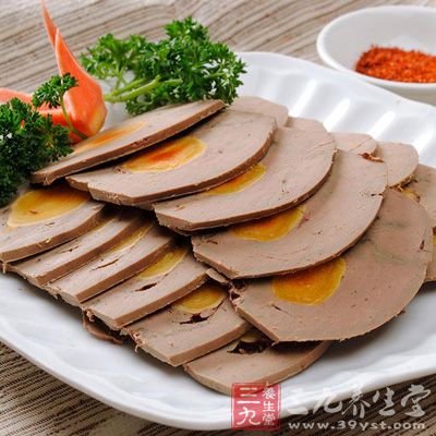 這主要是因為羊肝氣味苦寒