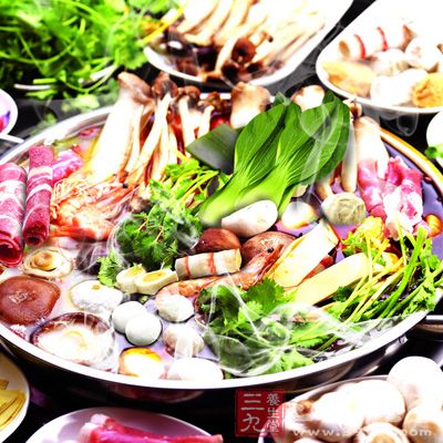 有人喜歡把涮完的火鍋湯底當“營養湯”喝光