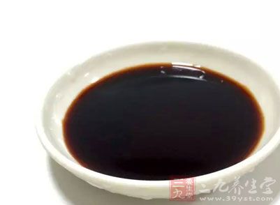香醋顏色較深，含多種酸性物質