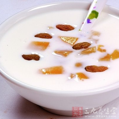 喝酸奶應少量多次，不但效果更好