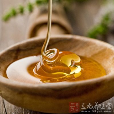 但如果正在服用退燒藥或含退燒成分的感冒藥，不宜同時服用蜂蜜