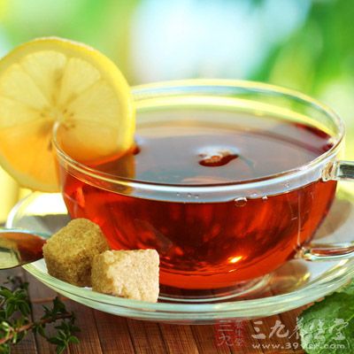 用涼開水泡紅茶