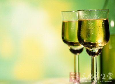 酒為辛熱之性，長期飲酒