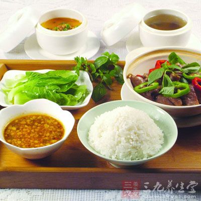 經常一頓饑一頓飽毫無規律