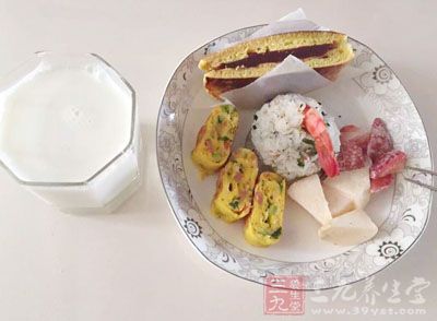 人們所吃的“健康早餐”大都是谷物類和水果類食品 人們所吃的“健康早餐”大都是谷物類和水果類食品