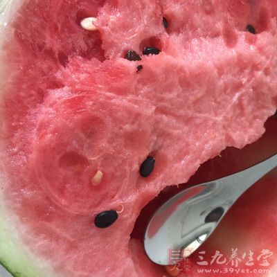 而西瓜有清裡熱的作用 而西瓜有清裡熱的作用