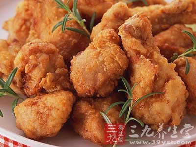 一夜間吃炸雞喝啤酒幾乎成了浪漫的代言詞 一夜間吃炸雞喝啤酒幾乎成了浪漫的代言詞