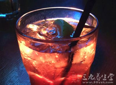 忌喝大量冰涼的飲料
