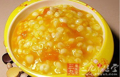 調入味精白糖輕炒再用濕生粉芡