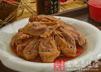雞在啄食中會吃進有害的重金屬物