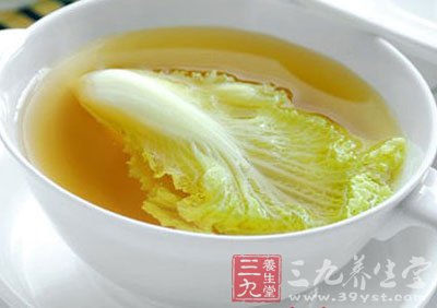 撈出雞泥渣和浮沫即成清湯