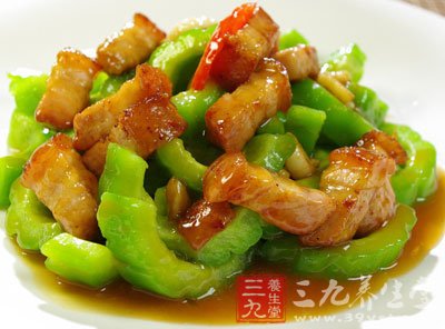 裡機肉切絲用鹽澱粉抓一下