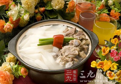加入洗好的蘿卜繼續炖大概50分鐘