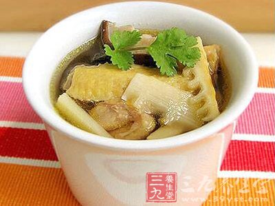 湯汁濃郁的時候即可放入枸杞