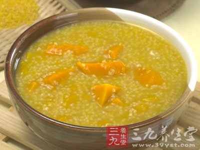 可以根據個人喜好選擇一些粗糧南瓜粥食用