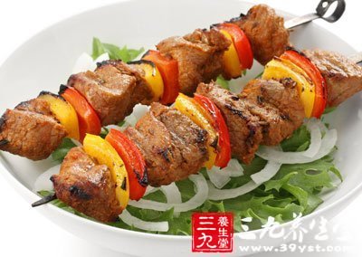 食用過多燒煮熏烤太過的蛋白質類食物易患乳腺癌