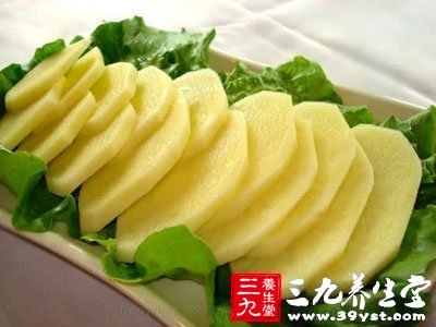 日常主食的土豆，在生長期農民會噴上除草劑以防止刨土豆的時候有多余的蔓生植物