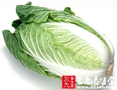 食用腐爛的大白菜後，會使人缺氧而引起頭痛、頭暈、惡心、腹脹等