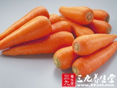 大紅蘿卜纓：嫌陽光弱，大紅蘿卜纓補鈣