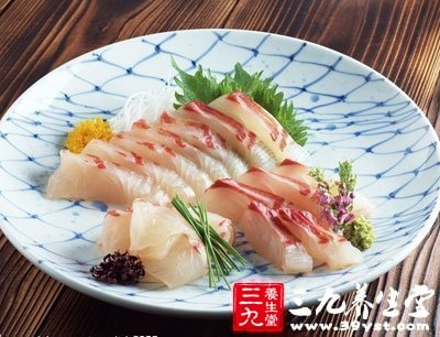 在空腹時首先大吃魚肉類，肯定會造成蛋白質分解轉變成能量的後果