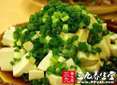 拌豆腐，如小蔥拌豆腐和皮蛋豆腐等