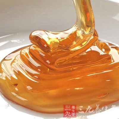 品質好的蜂蜜香味濃而持久,開瓶後便能嗅到;用手掌搓揉會有粘膩感