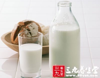 由人工激素制造的牛奶