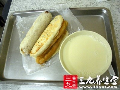 常見的豆漿油條搭配卻是健康殺手