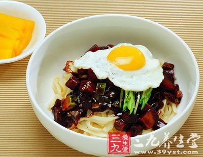 晚餐炸醬面的做法