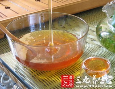 蜂蜜主要通過潤肺來達到止咳作用