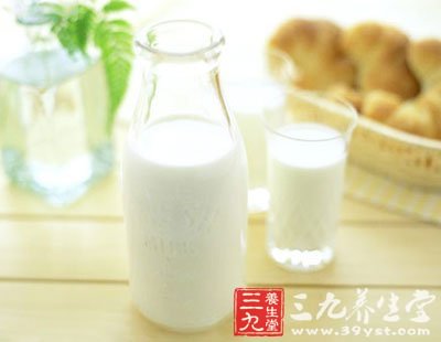 牛奶中的維生素B能提高視力