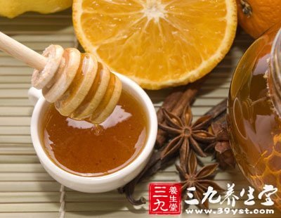 指捻看液態蜜的稠度和晶態蜜的真假
