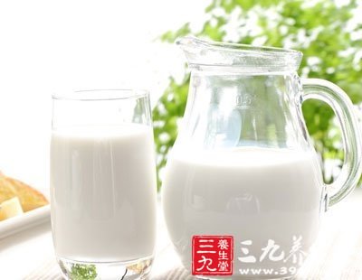 晚上喝牛奶可以清除緊張情緒