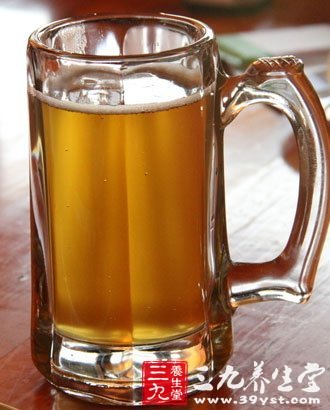 長期大量飲用啤酒會造成體內脂肪堆積