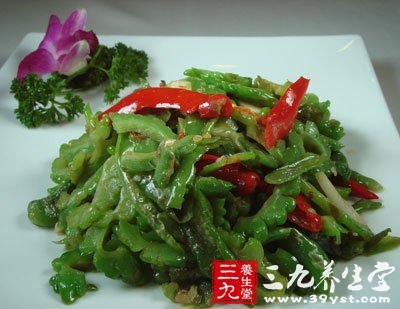 芹菜肉絲炒苦瓜