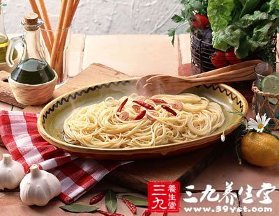 生拉面表面噴有酒精