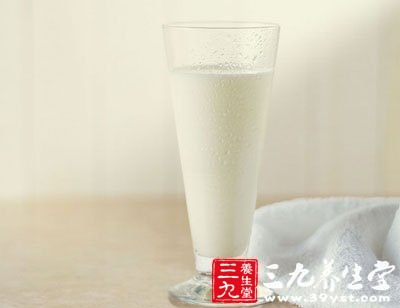 如果豆漿未煮熟時就食用,也可引起食物中毒