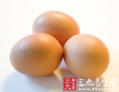 有的人習慣把牛奶與雞蛋一同食用這種方法是不科學的