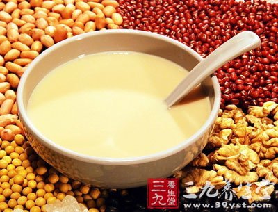 奶類或豆漿補充人體鈣等微量元素