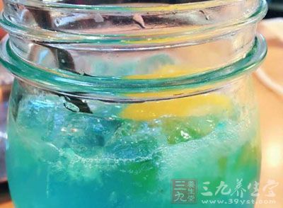 各種甜飲料成了客人落座之後必不可少的選擇