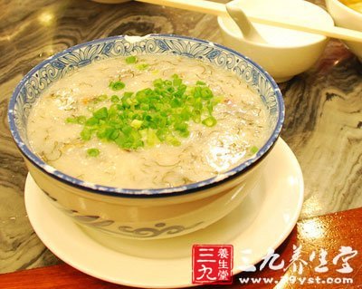 美味豆腐粒香菇干鱿魚粥