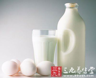 瓶裝牛奶放在陽光下曬可增加維生素D