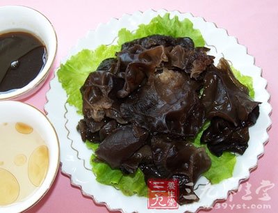 鮮木耳含有一種啉類光感物質