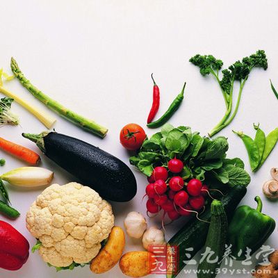 制假人員都是通過更改生產日期或換包裝等方式重新包裝食品