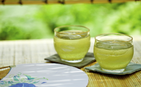 檸檬水可以減肥嗎 檸檬水減肥效果好嗎 綠茶減肥效果好嗎
