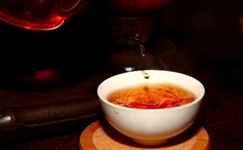 自制減肥茶:玫瑰烏龍茶的做法 自制玫瑰烏龍茶的方法 如何自制減肥茶 自制減肥茶大全