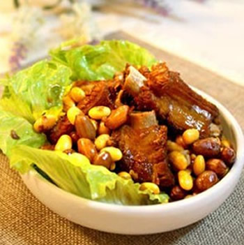 黃豆煮豬排骨 清脂又豐胸
