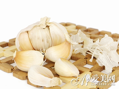  睡前這樣喝牛奶可以減肥 